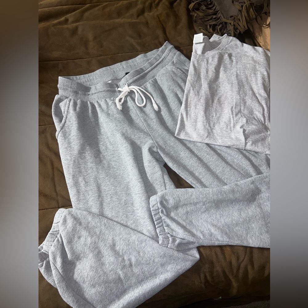 Womens sweat pants & tshirt